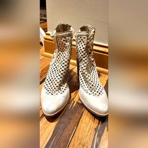 Coconuts by Matisse Walk On Bootie SZ 8M